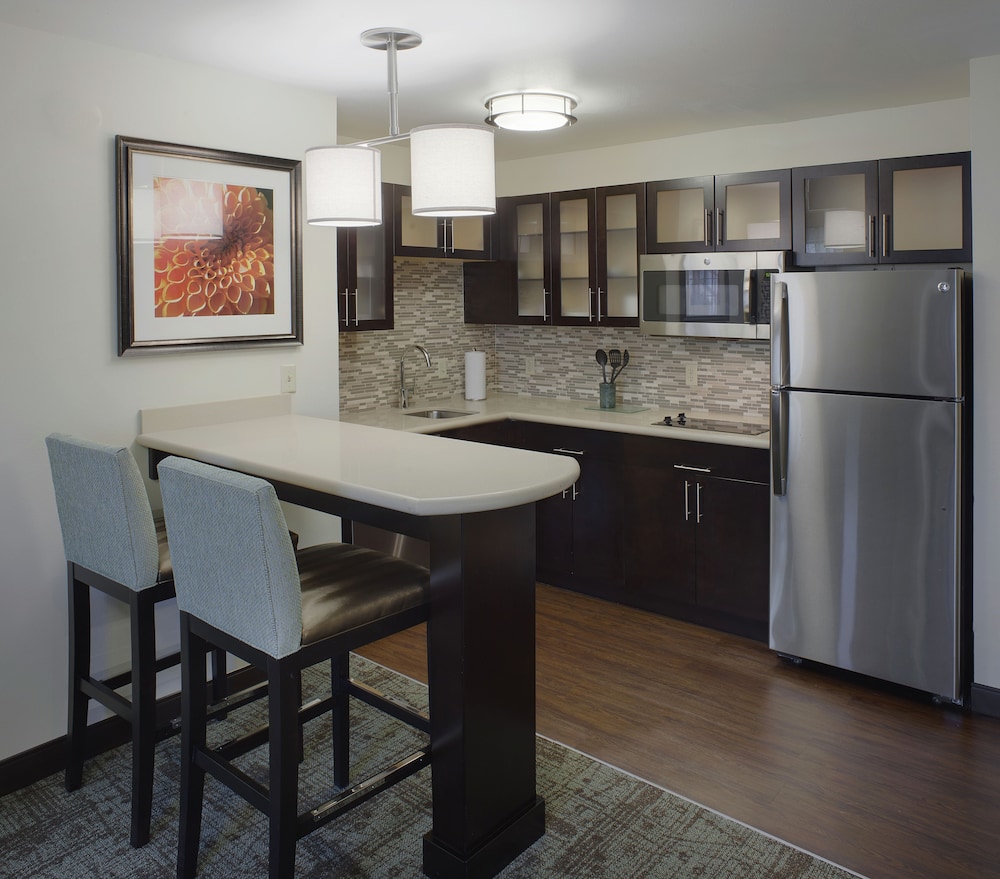 Suite, 2 Bedrooms, Kitchen (1 King, 2 Dbl) - Photo 5