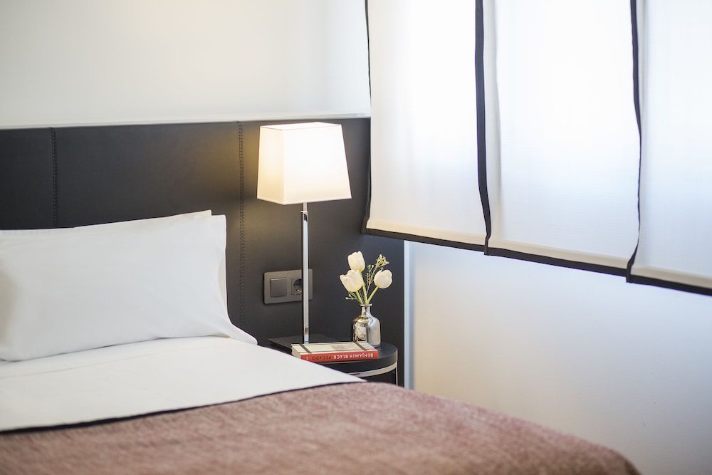 Apartment, Terrace, Annex Building (Paseo de Gracia)