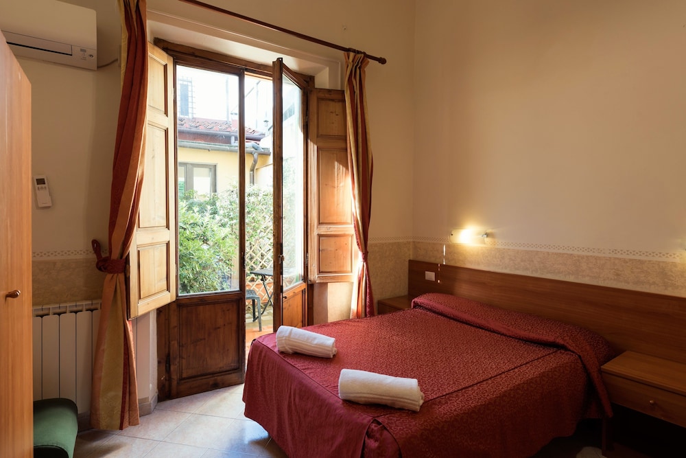 Double Room - Photo 7