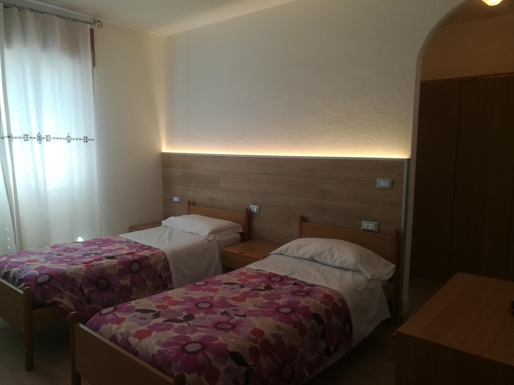 Twin Room, 2 Twin Beds photo 1