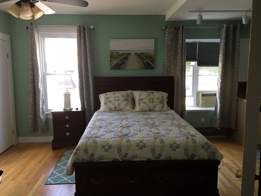 Deluxe Single Room, 1 Queen Bed, Kitchen, Courtyard View photo 1