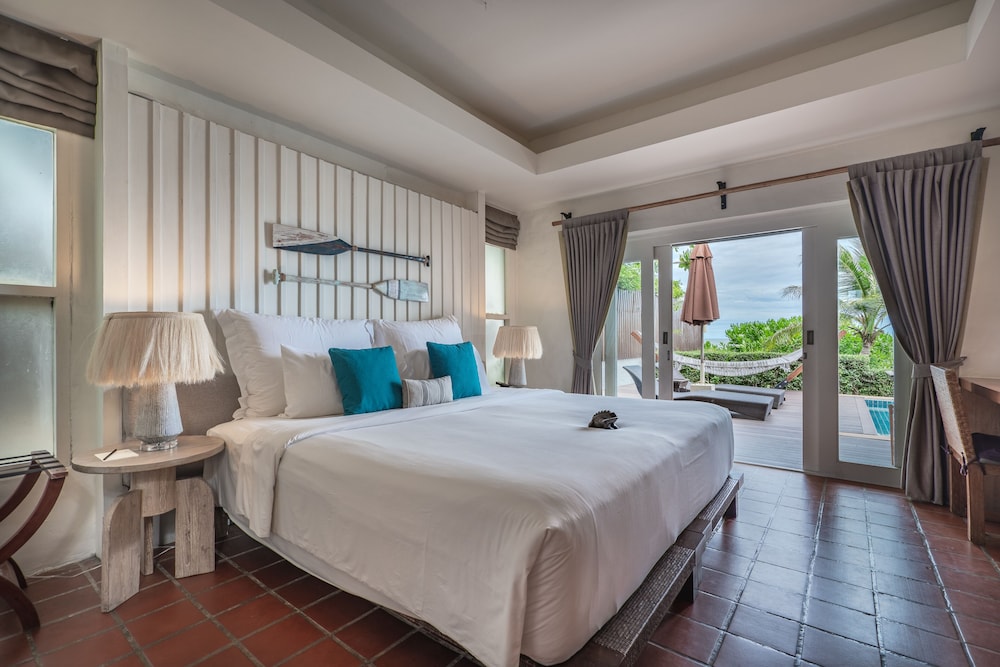Beachfront Pool Access Suite - Photo 5