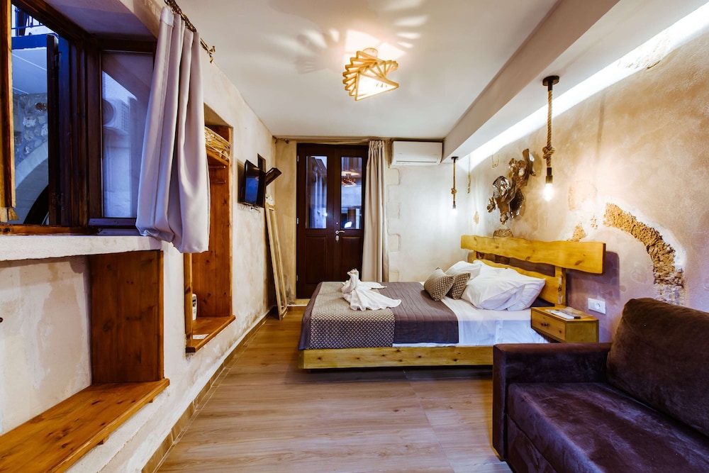 Double Room - Photo 16