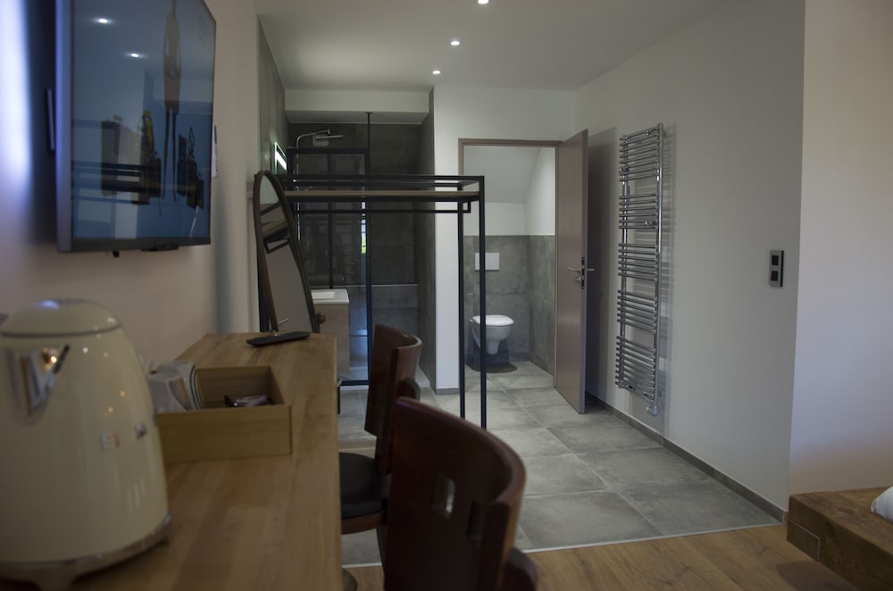 Family Duplex, Ensuite - Photo 3