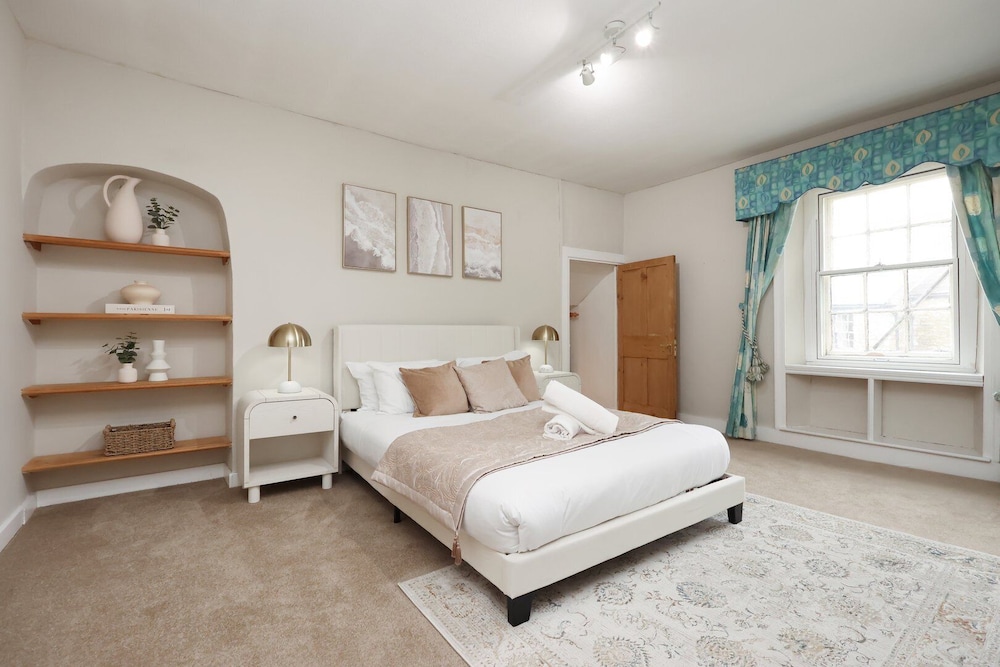 Apartment (Spacious 3BR Flat in Cowbridge Centre) photo 2