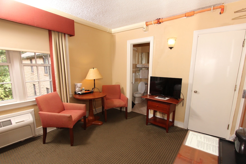Standard Room, 1 King Bed (Lodge) photo 2