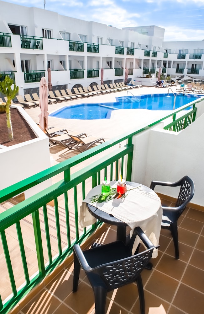 Apartment, Pool View (2 Adults and 1 Child)