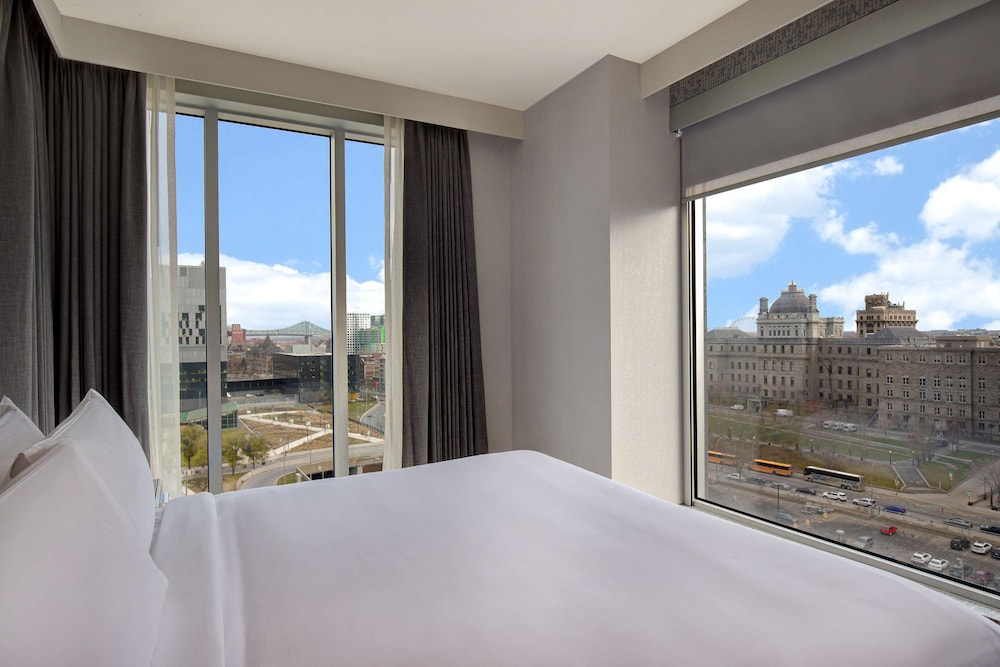 Suite, 1 Bedroom, Balcony - Photo 5