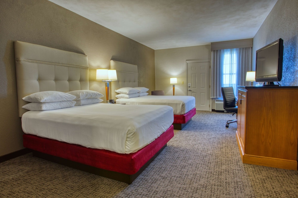 Deluxe Room, 2 Queen Beds, Refrigerator & Microwave photo 1