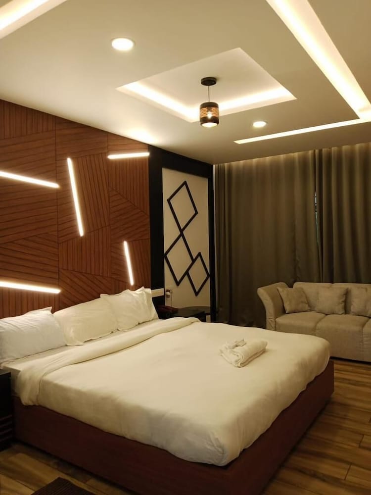 Executive Room - Photo 6