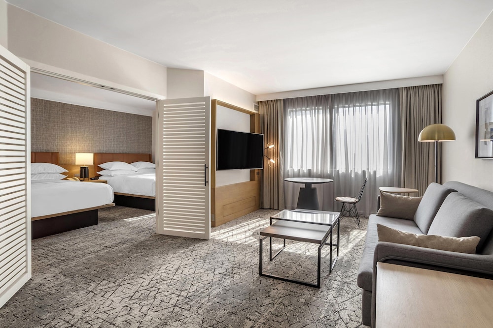 Club Suite, 1 Bedroom - Photo 6