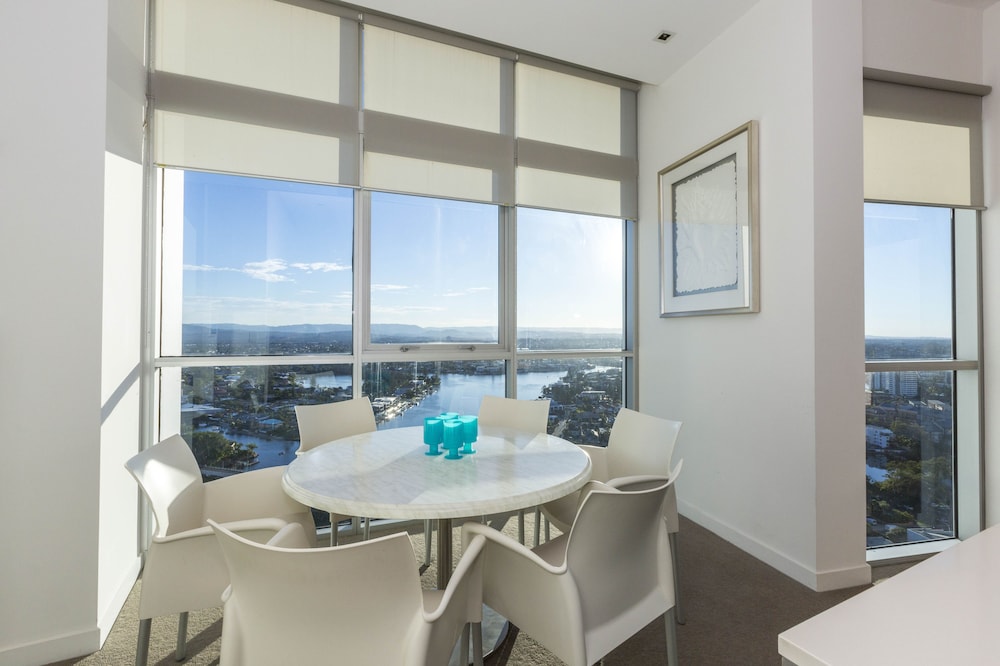 3 Bedroom Superior Ocean View Apt photo 2