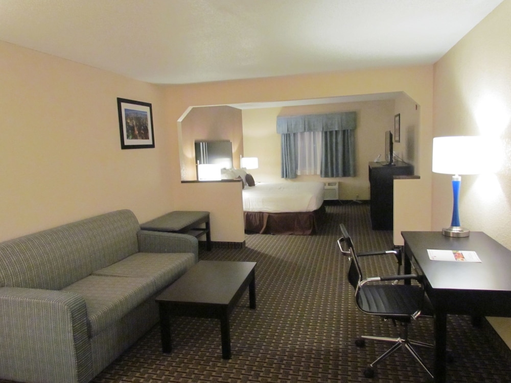 Business Suite, 1 King Bed with Sofa bed, Non Smoking - Photo 2