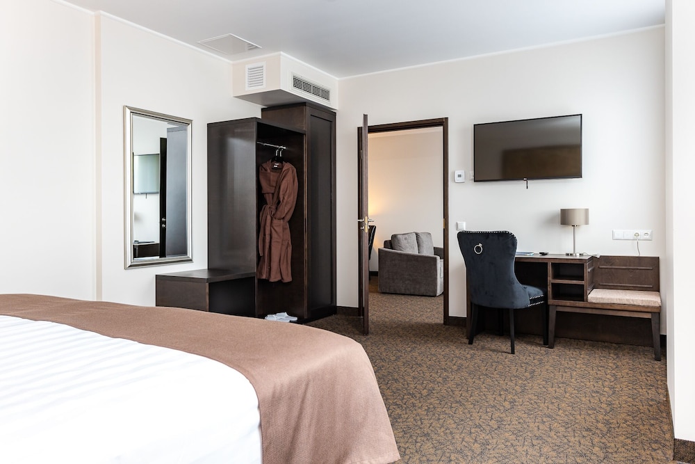 Grand Room photo 2