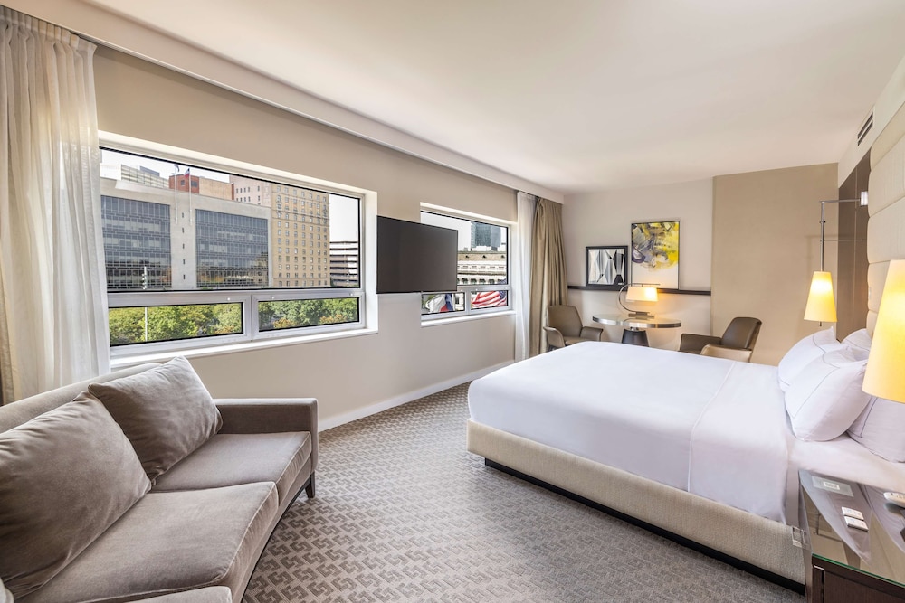 Room, 1 King Bed, Accessible (Hearing) - Photo 12