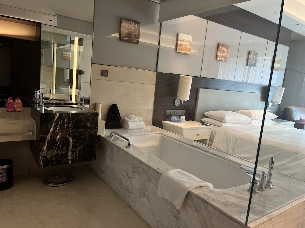 Deluxe Room, 1 King Bed