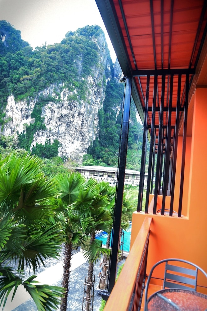Deluxe Room with Mountain View photo 3