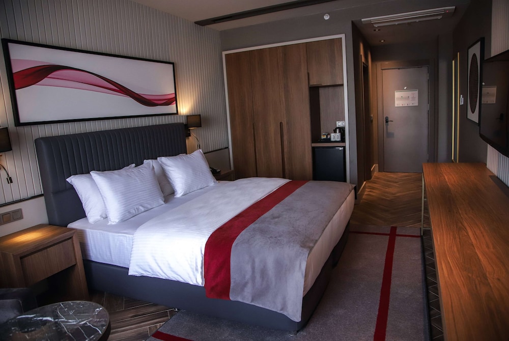 Superior Room, 1 King Bed, Non Smoking - Photo 1