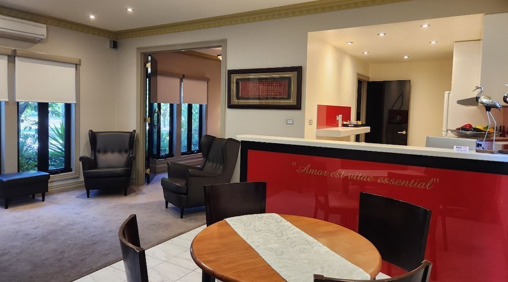 Deluxe Suite, 1 Bedroom, Non Smoking, Kitchen (Purrumbete Gatehouse) photo 3