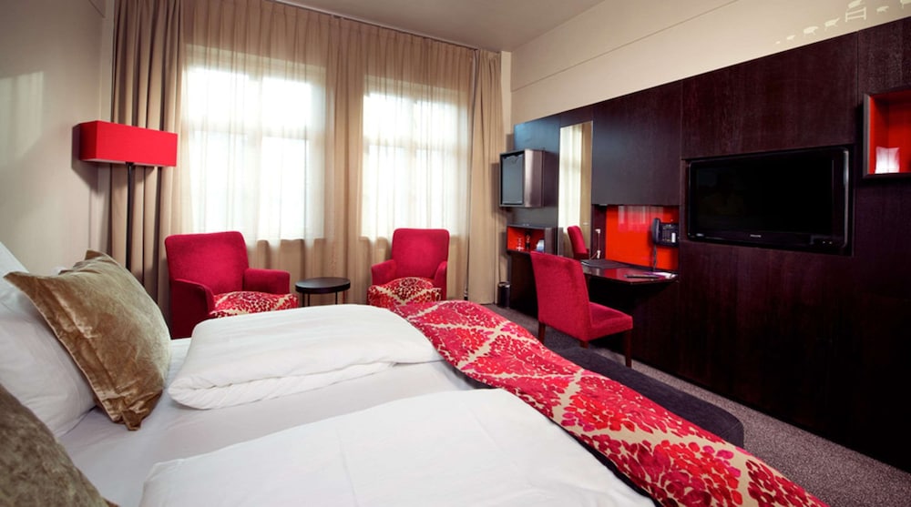 Superior Room, 1 Queen Bed thumbnail 6