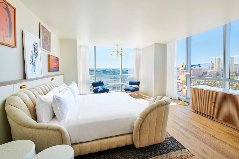 Room, 1 King Bed, Hearing Accessible (opal, Corner Chamber)