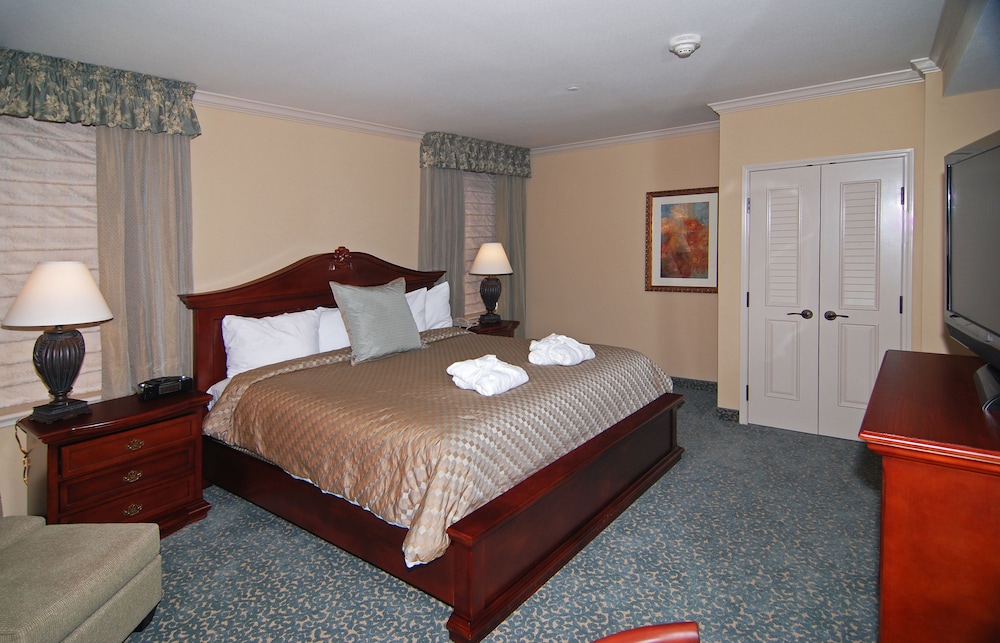 Standard Room, 1 King Bed, Non Smoking - Photo 5