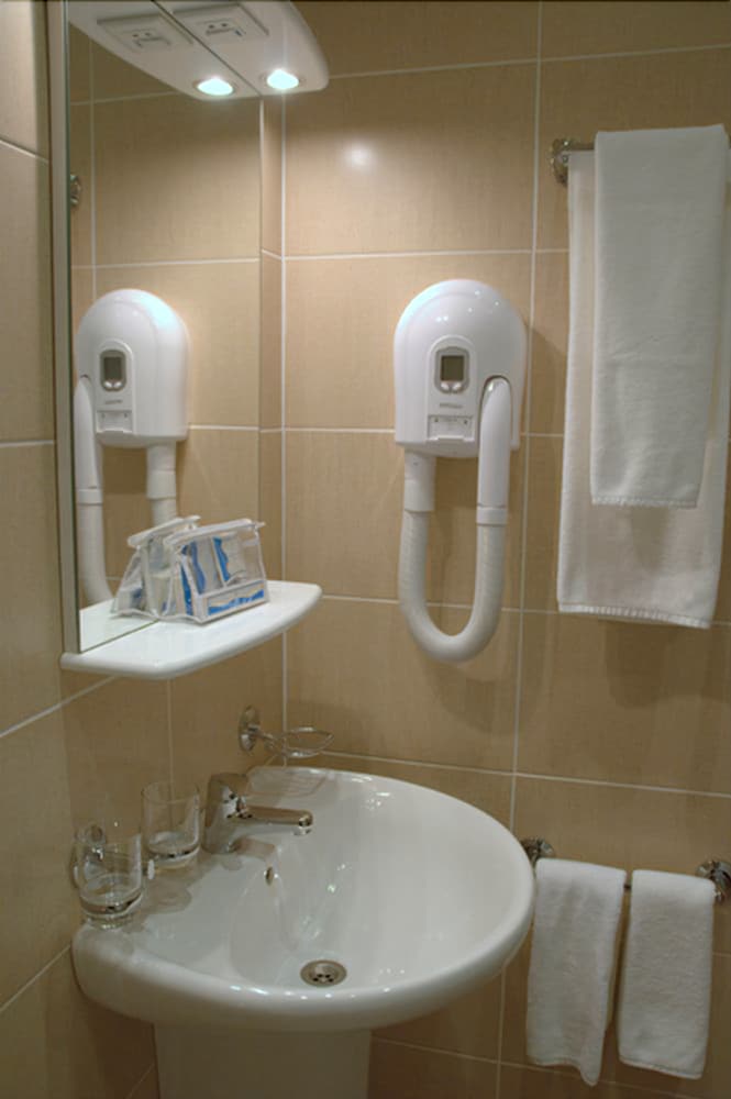 Economy Double or Twin Room photo 3