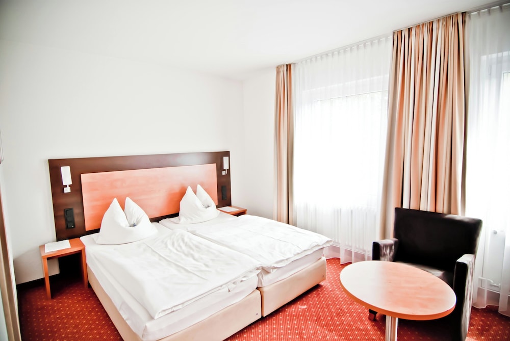 Room for 4, 2 connected rooms, 40 sqm, 2 bathrooms, nonsmoking - Photo 1