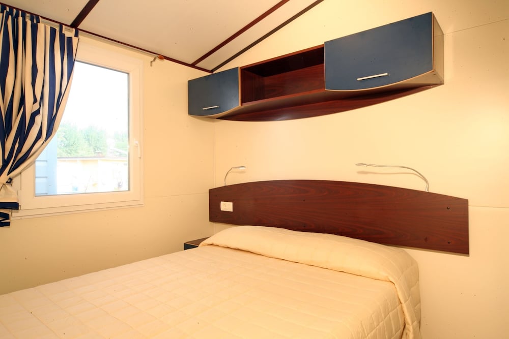 Mobile Home, 2 Bedrooms photo 1