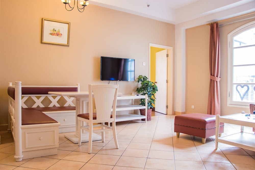 One Bedroom Suite King - Photo 3