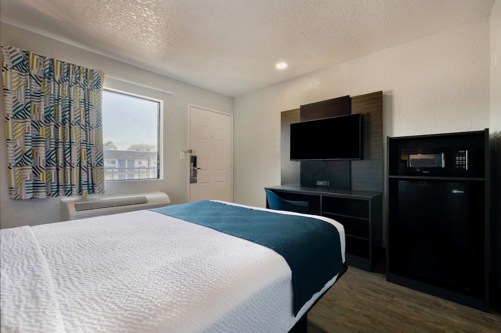 Standard Room, 1 Double Bed, Smoking photo 2