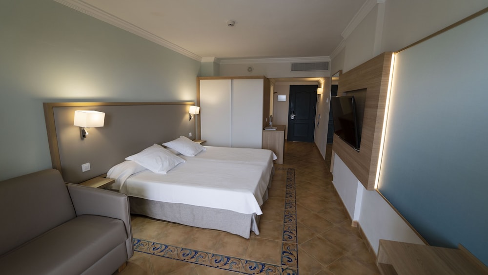 Standard Double Room - Photo 7