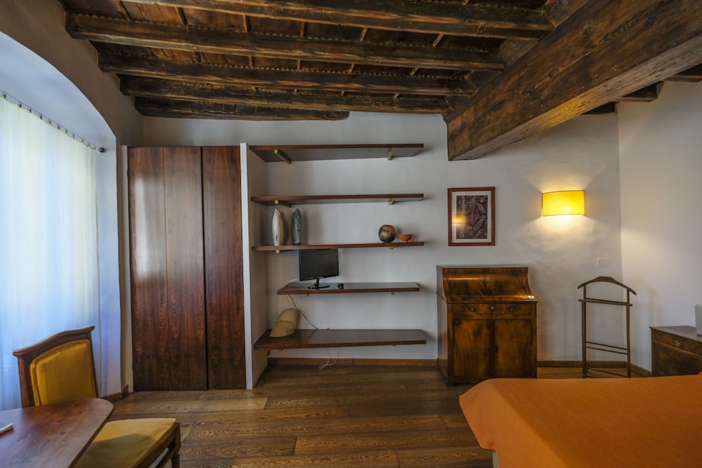 Superior Double or Twin Room (Orange) photo 3