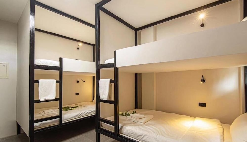 Economy Room, Multiple Beds, Non Smoking - Photo 10