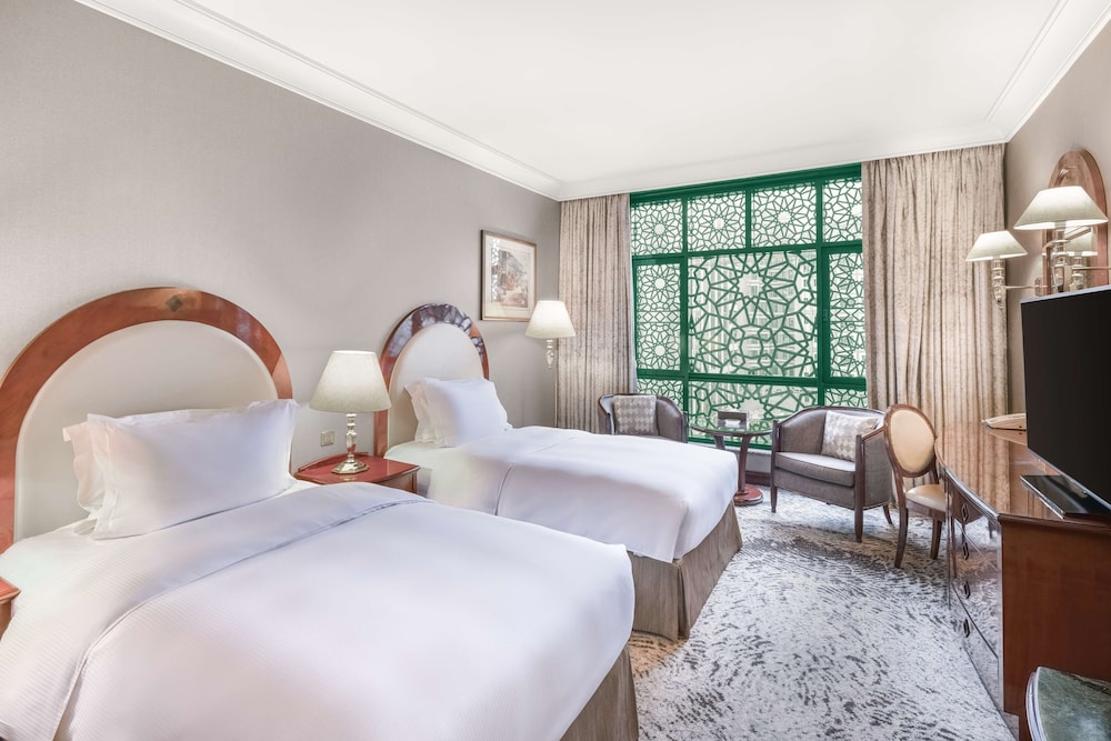 Deluxe Room - Photo 7