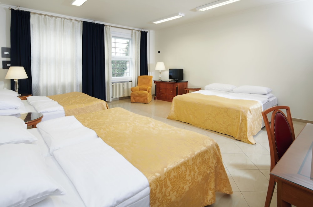 Classic Room (6 People)
