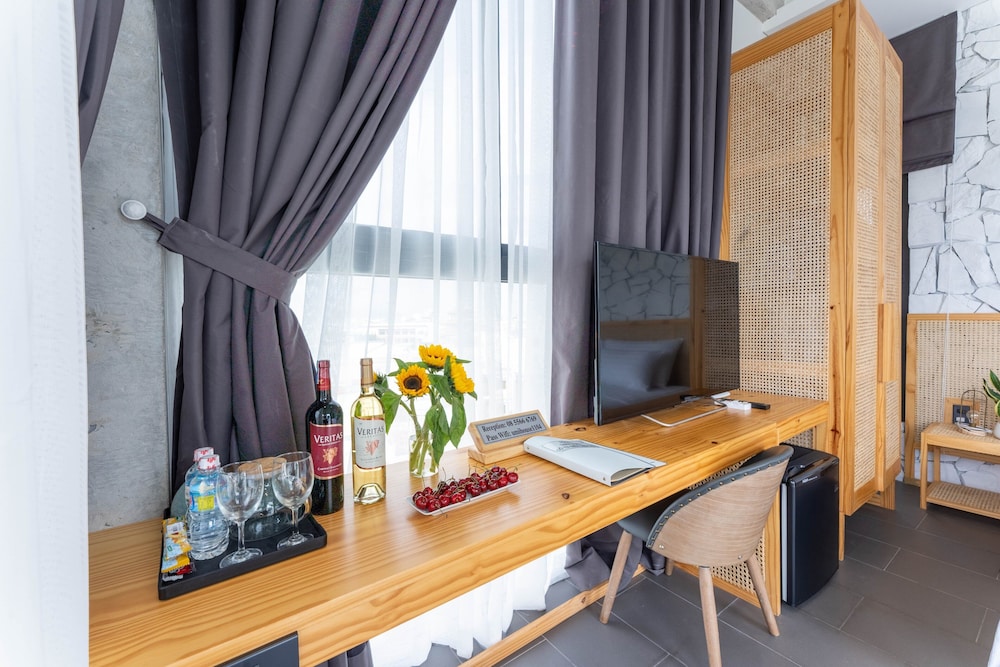 Deluxe Double Room, Balcony - Photo 5