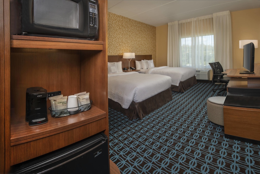 Room, 2 Queen Beds (Mobility Accessible, Tub)