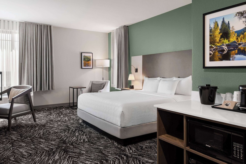 Standard Room, 1 King Bed (Bathtub)