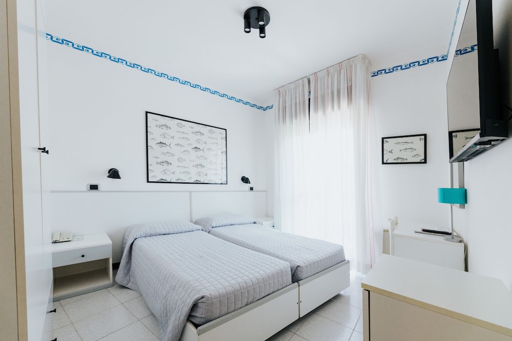 Basic Twin Room photo 3