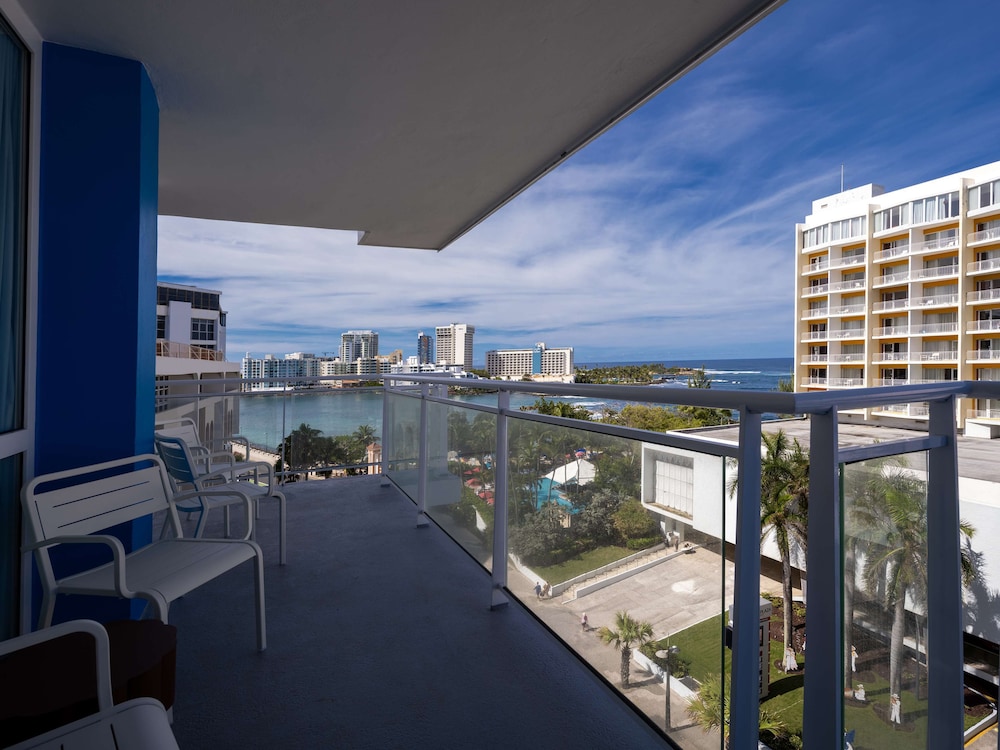Room, 1 King Bed, Balcony (Water View) - Photo 5