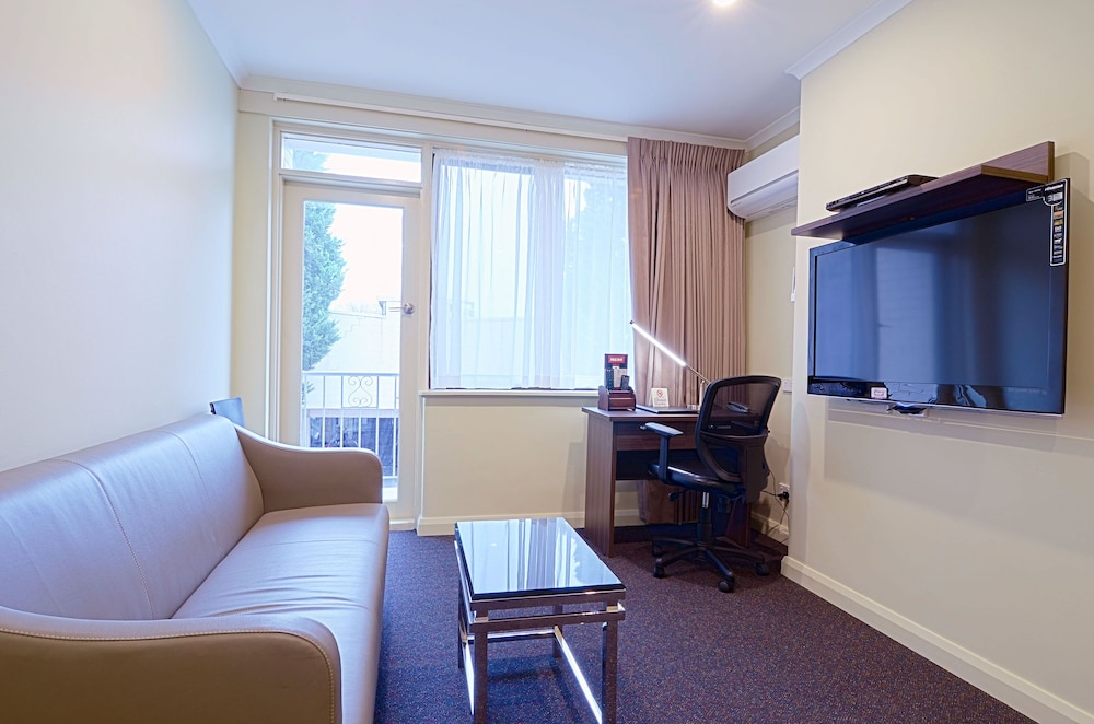 Superior One Bedroom Apartment