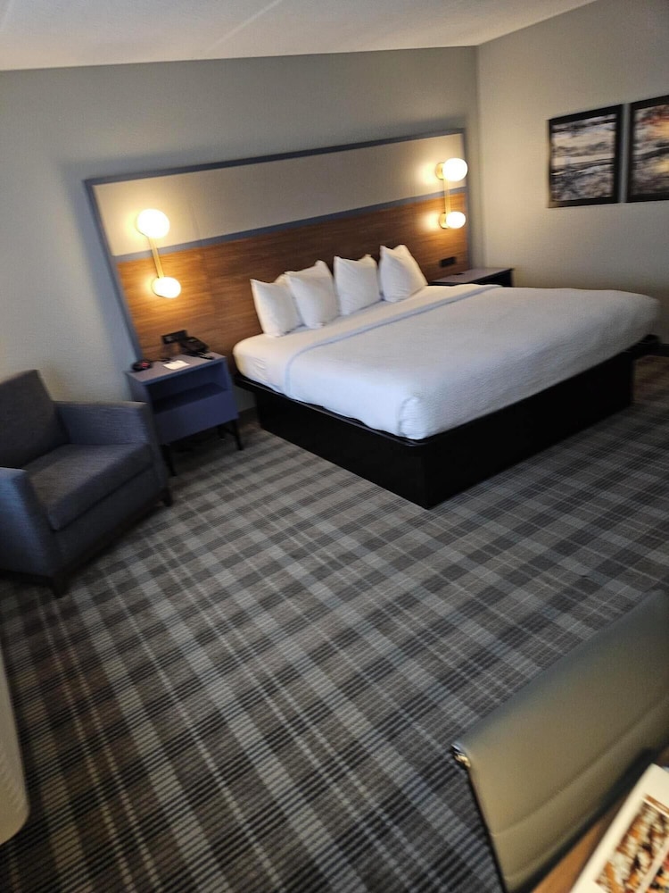 Premier Suite, 2 Queen Beds, Non Smoking - Photo 2