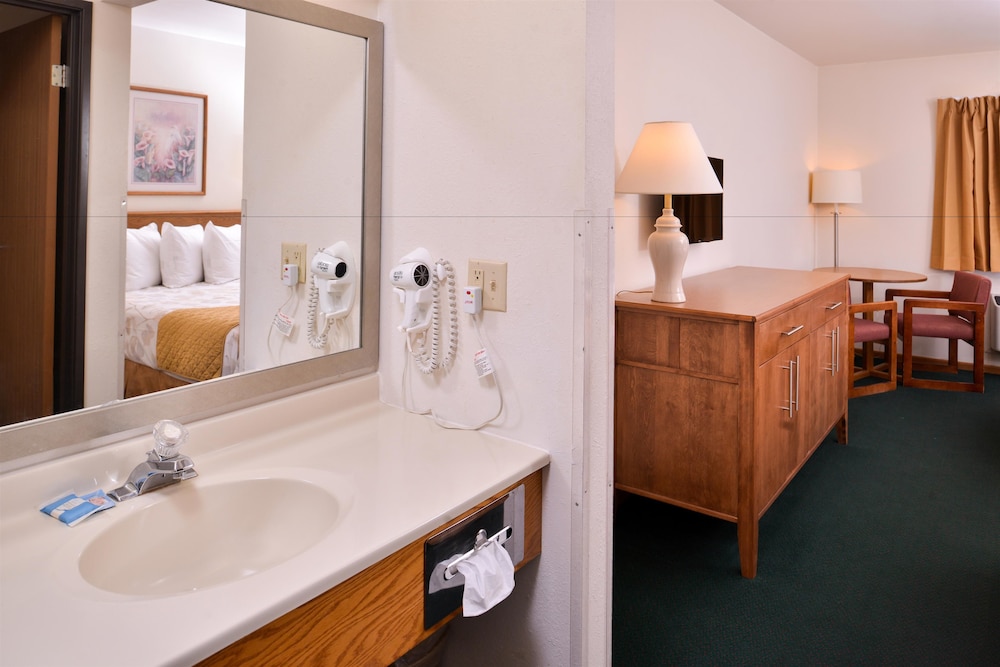 Room, 2 Double Beds, Non Smoking (Pet Friendly) photo 2