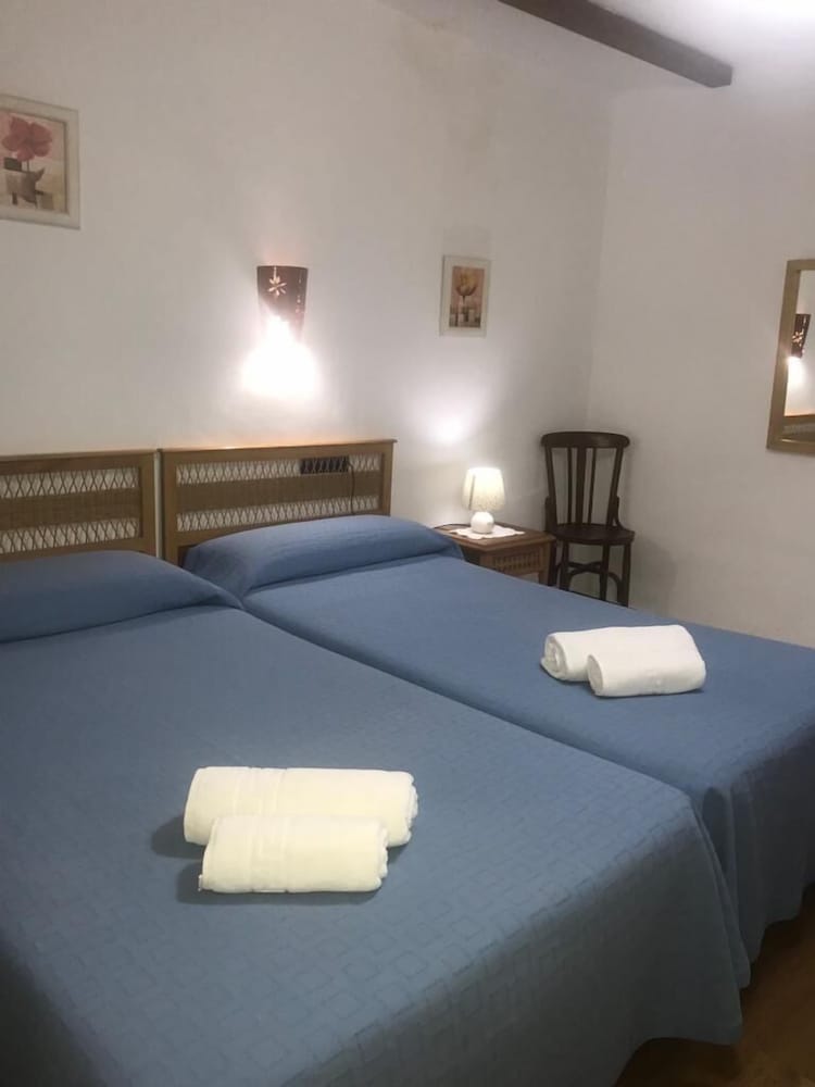 Triple Room, 3 Twin Beds photo 2