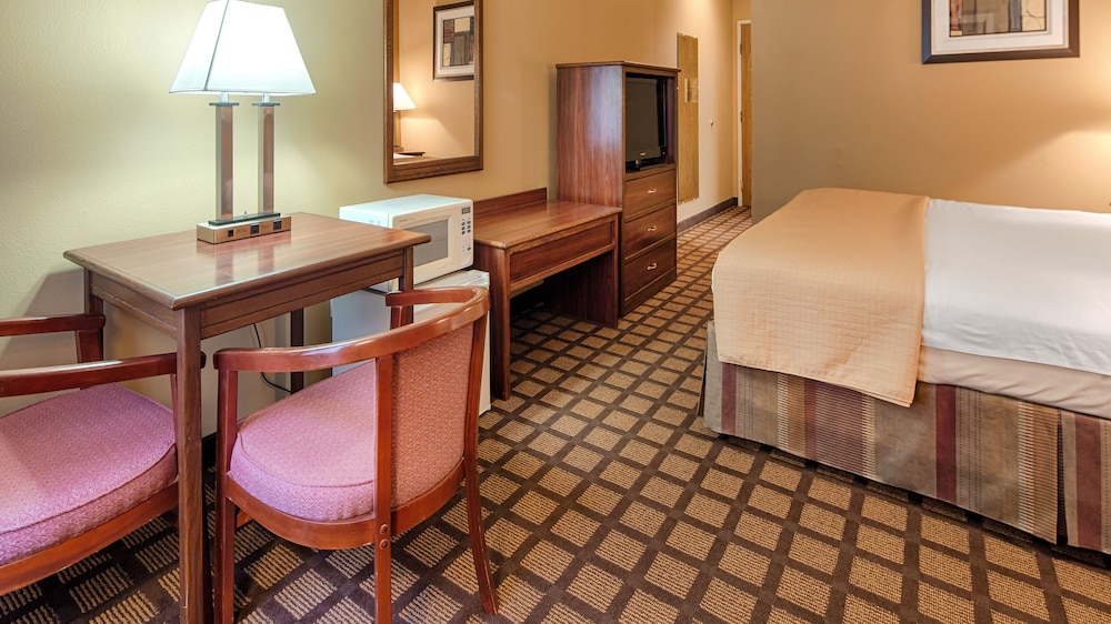 Suite, 1 King Bed, Non Smoking, Jetted Tub (with Single Sofabed)