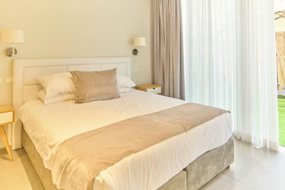 Deluxe with Balcony - Photo 1