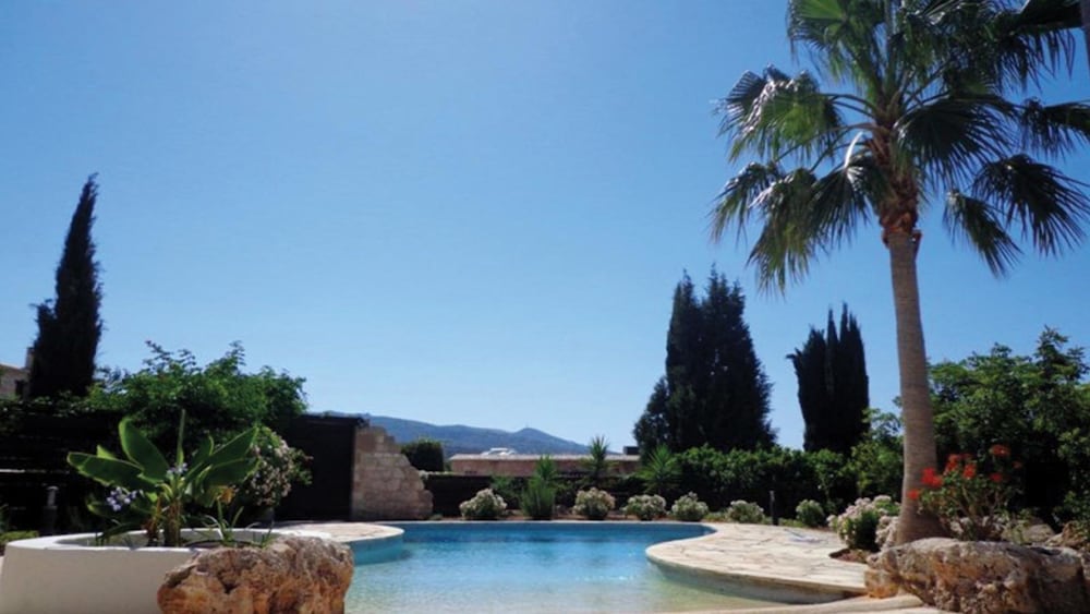Villa photo 2