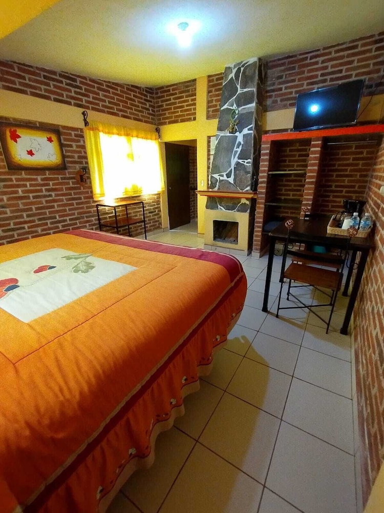 Comfort Cabin, 1 King Bed photo 1