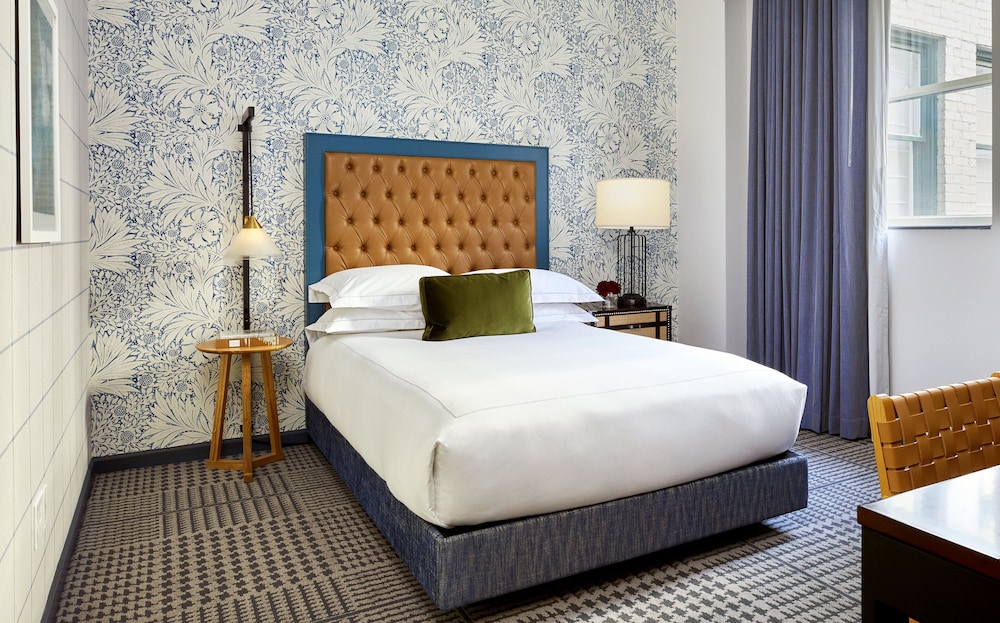 Room, 1 Queen Bed thumbnail 5